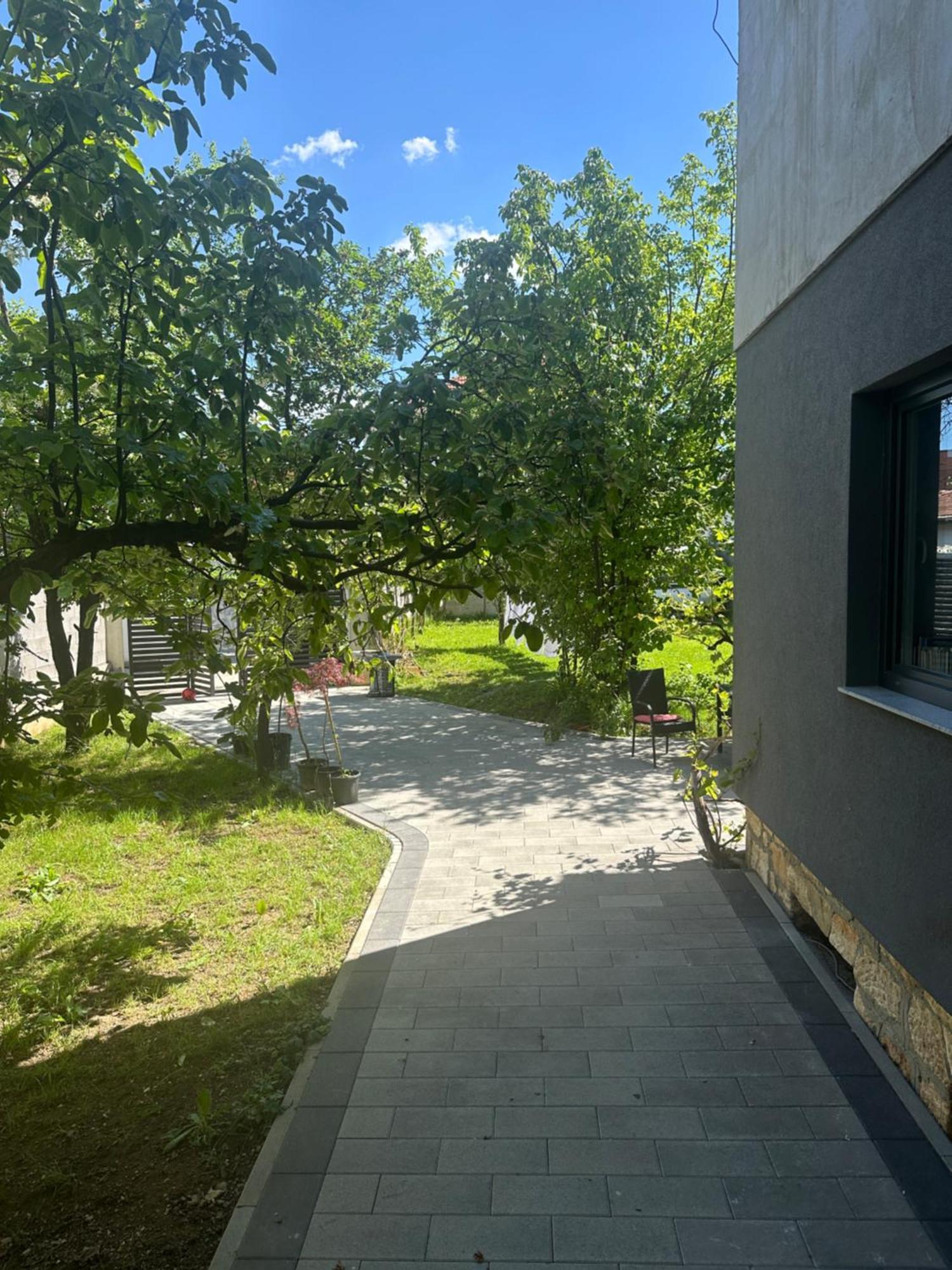 Bora Hotel Peje Exterior photo